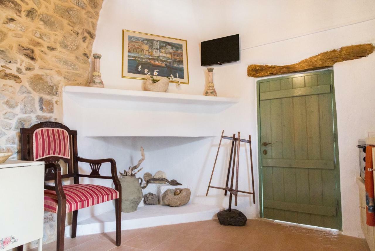 Private Studio In Historic House Lastros Buitenkant foto