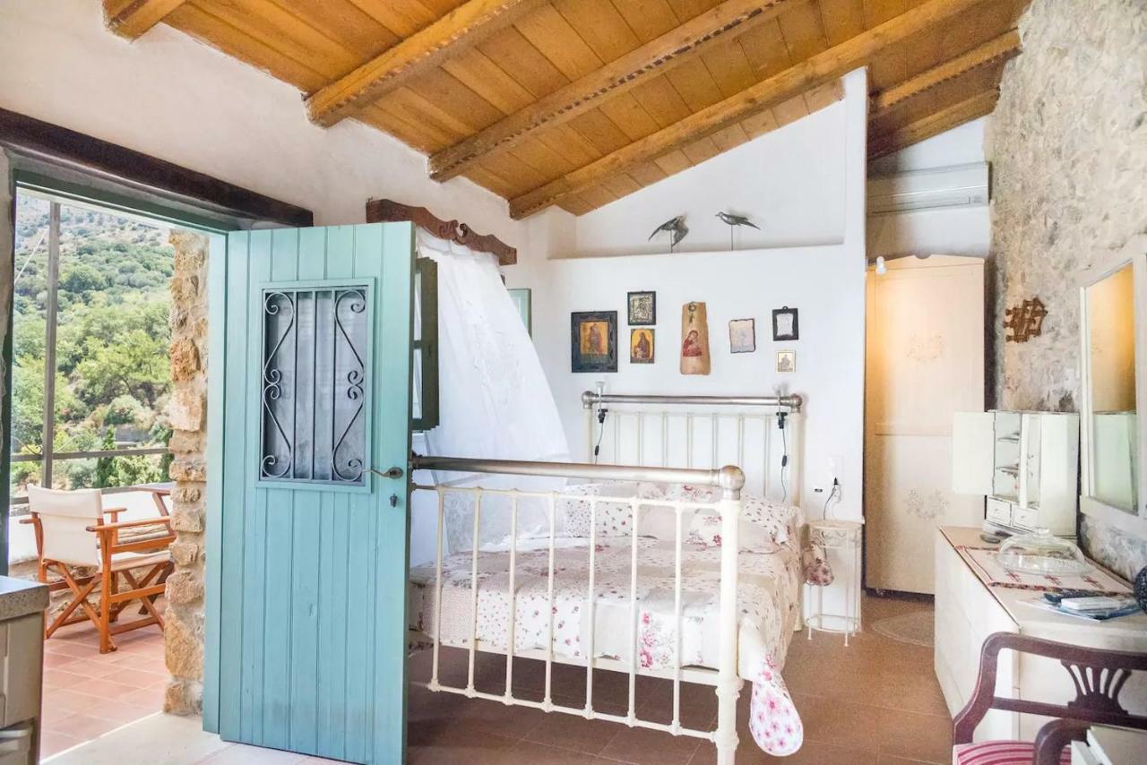 Private Studio In Historic House Lastros Buitenkant foto